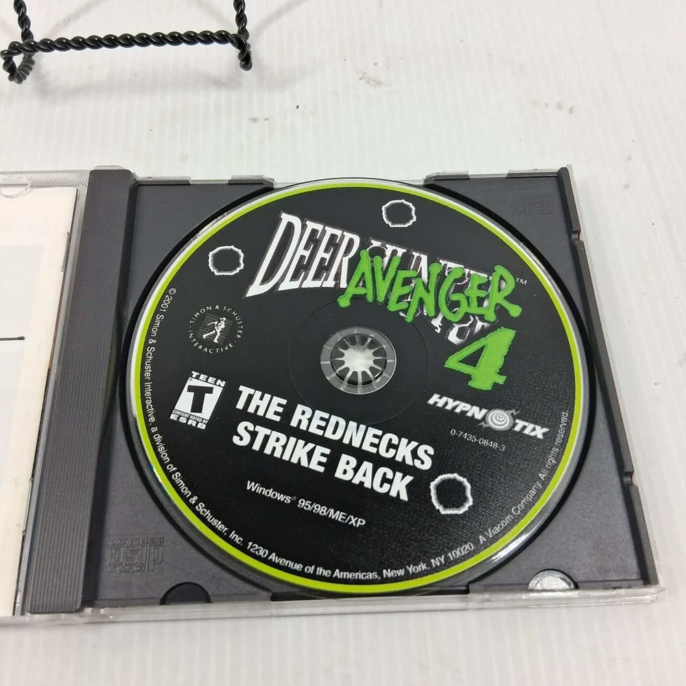 Deer Avenger 4 The Rednecks Strike Back PC Game 2001 Simon & Schuster Windows XP